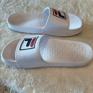 Fila slides